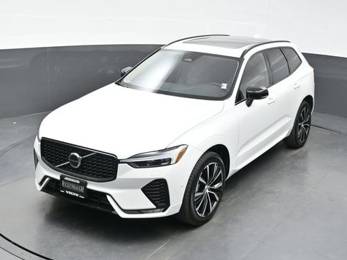 Used 2025 Volvo XC60 B5 Plus AWD/4WD image 30
