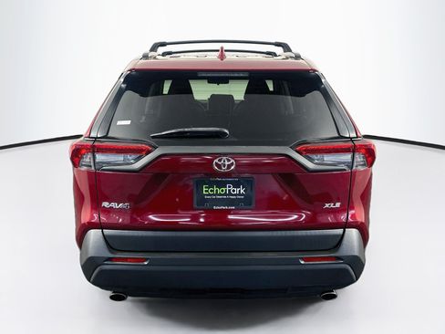 Used 2019 Toyota RAV4 XLE w/ Convenience Package FWD image 7