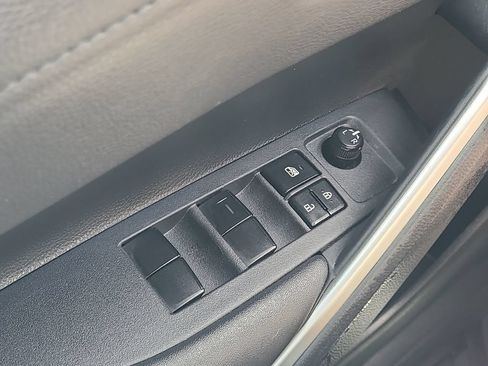 Certified 2023 Toyota Corolla Cross XLE w/ Convenience Package FWD image 19