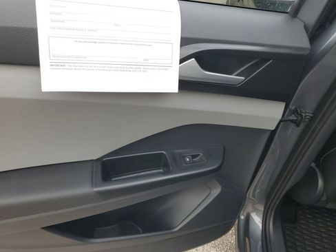 Certified 2023 Volkswagen Taos SE FWD image 18