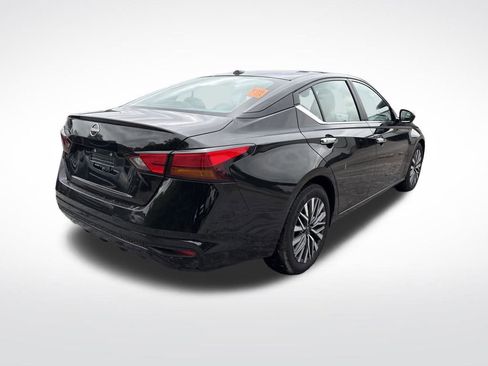 Used 2025 Nissan Altima 2.5 SV FWD image 16