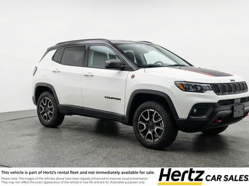 Used 2025 Jeep Compass Trailhawk image 1