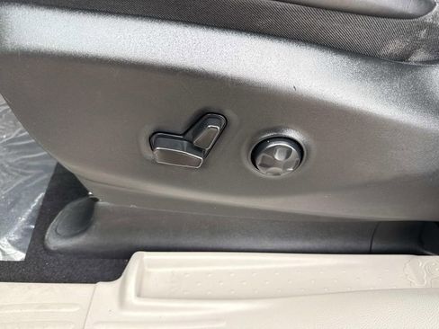 Used 2023 Chrysler Pacifica Limited image 24