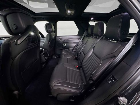 Used 2024 Land Rover Discovery Metropolitan Edition image 19