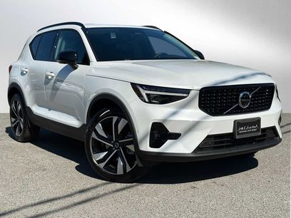 New 2025 Volvo XC40 B5 Ultra w/ Climate Package
