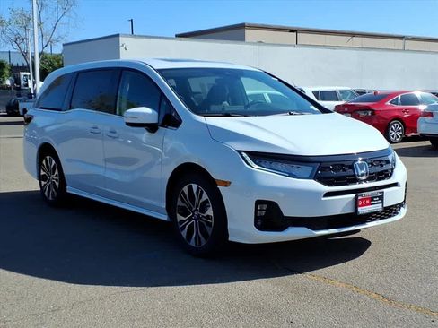 New 2026 Honda Odyssey Elite image 3