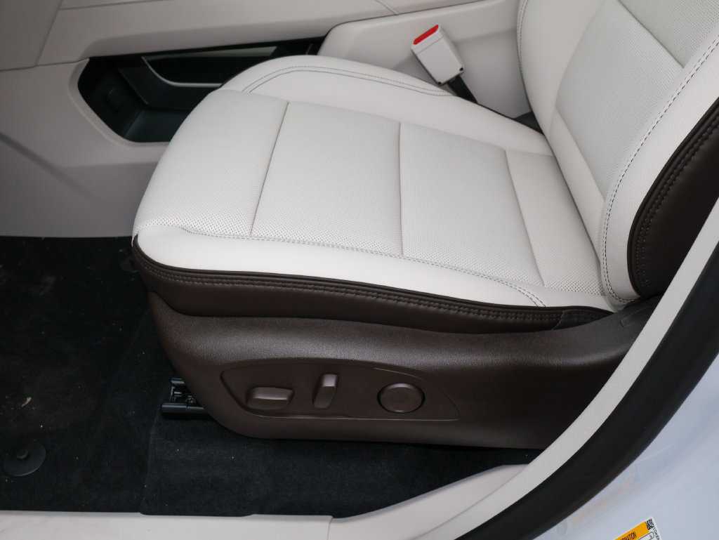 New 2027 GMC Acadia Denali w/ Denali Reserve Package FWD image 10