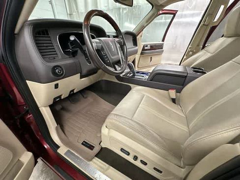 Used 2015 Lincoln Navigator 4WD w/ Equipment Group 101A Reserve image 17
