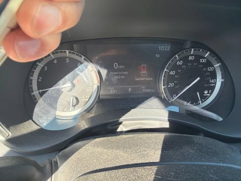 Used 2021 Toyota Highlander XLE FWD image 8