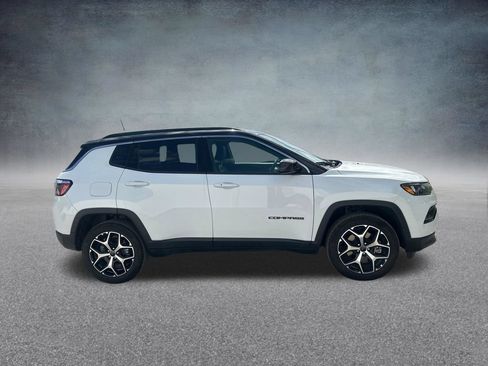Used 2026 Jeep Compass Limited AWD/4WD image 36