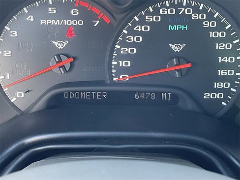 Used 2004 Chevrolet Corvette Convertible w/ Preferred Equipment Group image 25