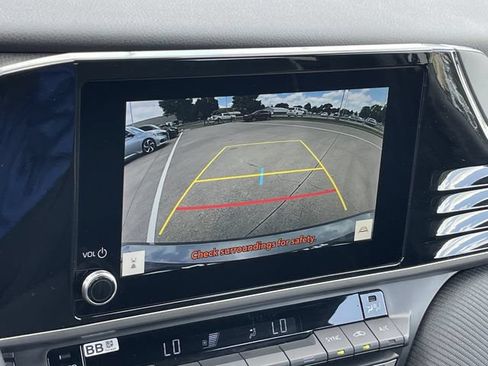 Used 2025 Toyota Camry SE FWD image 19