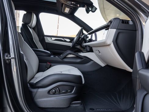 Certified 2026 Porsche Cayenne E-Hybrid AWD/4WD image 46