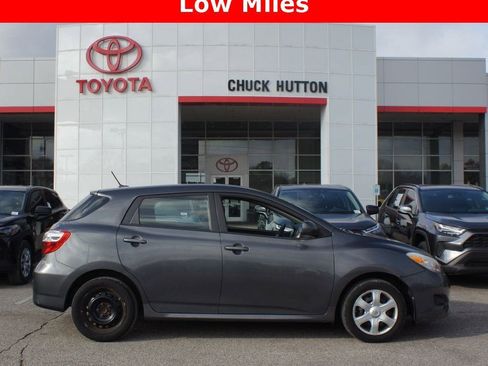 Used 2010 Toyota Matrix S image 1
