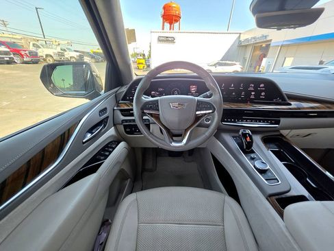 Used 2021 Cadillac Escalade Premium Luxury Platinum AWD/4WD image 22