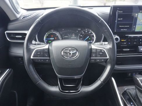 Used 2022 Toyota Highlander Platinum image 10