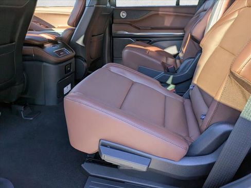 New 2025 Lincoln Navigator Reserve AWD/4WD image 14