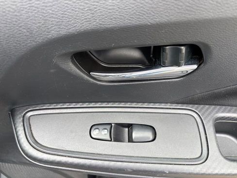 Used 2022 Nissan Versa SV FWD image 44