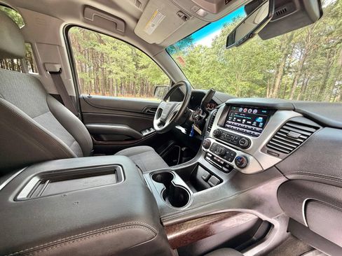 Used 2017 GMC Yukon SLE w/ SLE Value Package AWD/4WD image 19