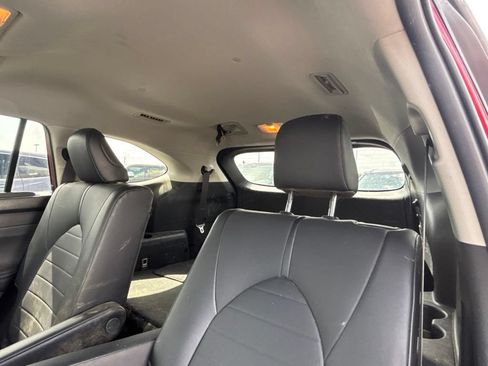 Used 2021 Toyota Highlander XLE FWD image 4