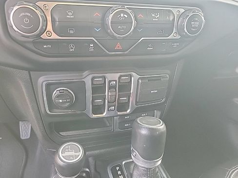 Used 2021 Jeep Wrangler Unlimited Sahara AWD/4WD image 29