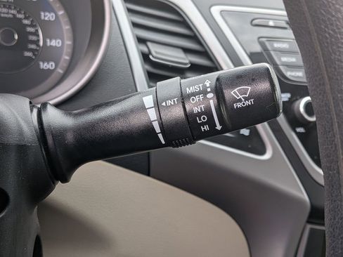 Used 2014 Hyundai Elantra SE w/ Option Group 02 FWD image 17