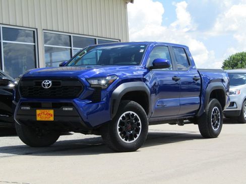 Used 2024 Toyota Tacoma TRD Off-Road AWD/4WD image 12