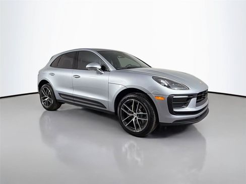 Certified 2026 Porsche Macan AWD/4WD image 9