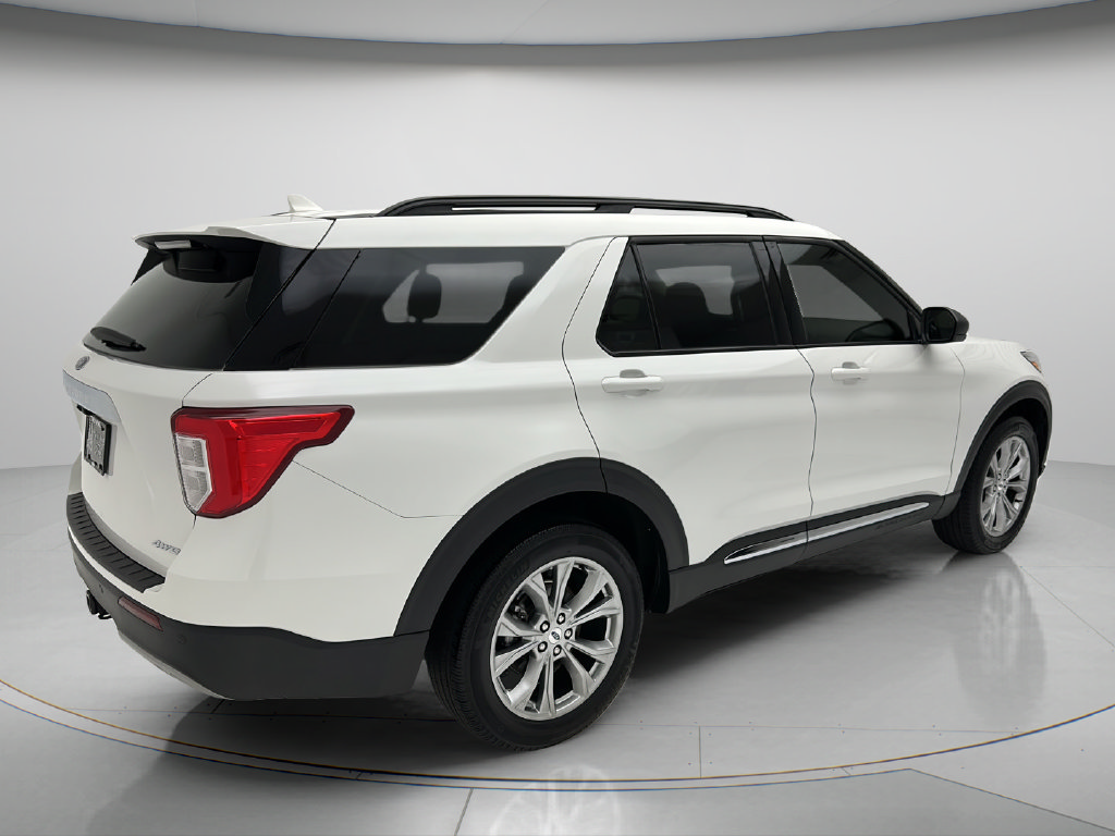 Used 2023 Ford Explorer XLT w/ Equipment Group 202A AWD/4WD image 5