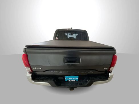 Used 2018 Toyota Tacoma SR5 image 7