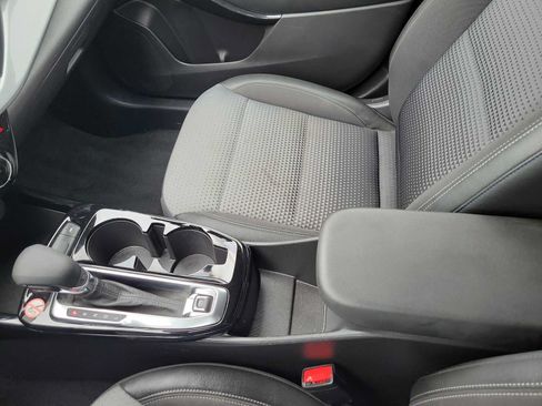Used 2025 Chevrolet Trax LT FWD image 20