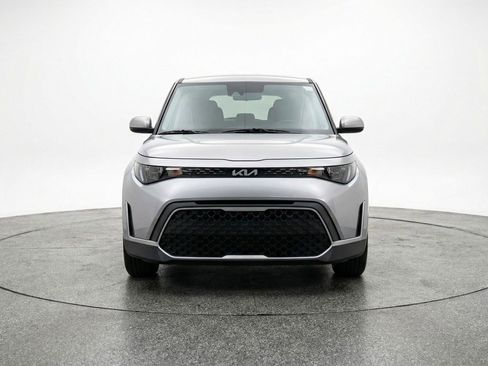 Used 2025 Kia Soul LX w/ LX Technology Package FWD image 2