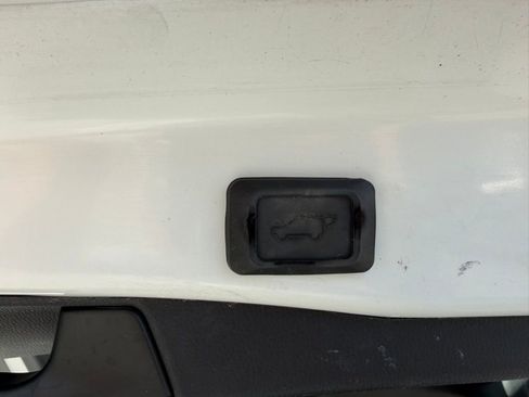 Used 2021 Toyota RAV4 XLE Premium image 8