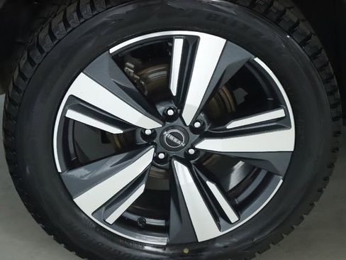 Used 2022 Nissan Rogue SL w/ SL Premium Package image 12