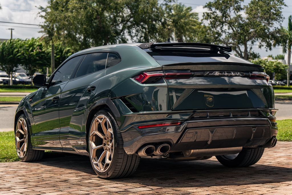Used 2024 Lamborghini Urus Performante AWD/4WD image 3