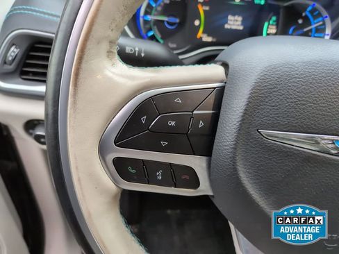 Used 2020 Chrysler Pacifica Limited w/ Advanced Safetytec Group FWD image 16