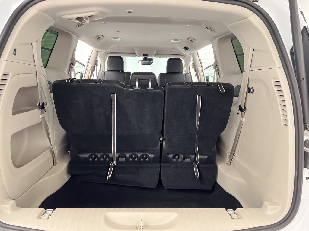 Used 2024 Chrysler Pacifica Touring-L FWD image 45