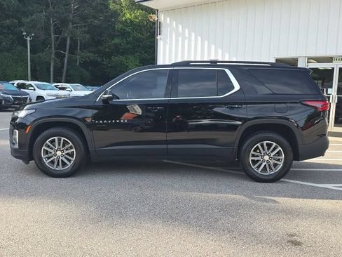 Used 2023 Chevrolet Traverse LT FWD image 2
