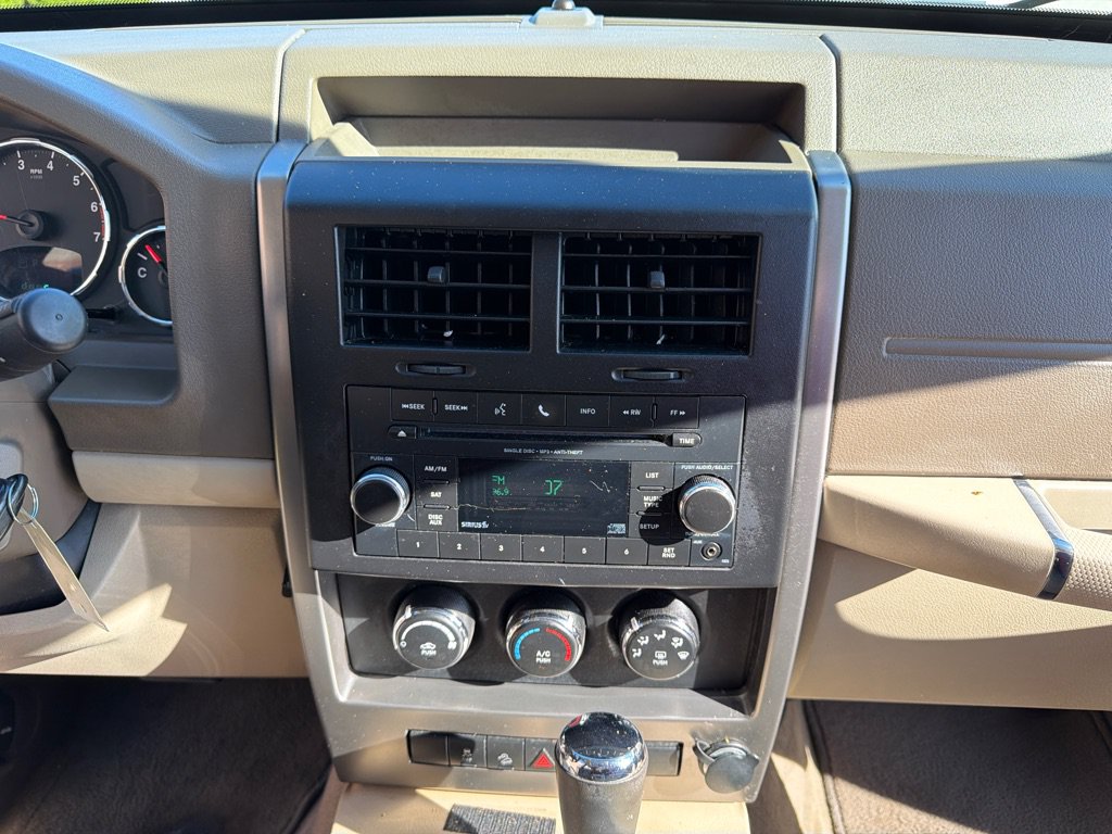 Used 2012 Jeep Liberty Sport w/ Driver Convenience Group AWD/4WD image 17