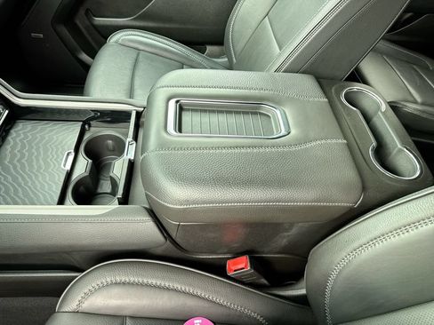 Used 2024 GMC Yukon XL Denali AWD/4WD image 24