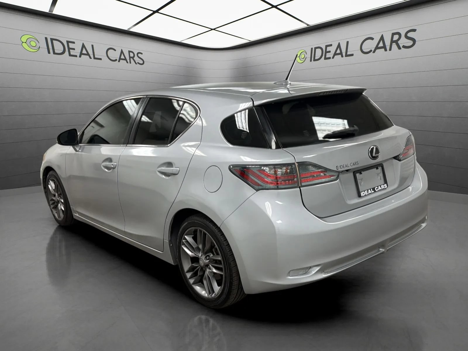Used 2013 Lexus CT 200h w/ Premium Pkg w/Navigation FWD image 3
