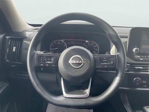 Used 2025 Nissan Pathfinder S FWD image 17