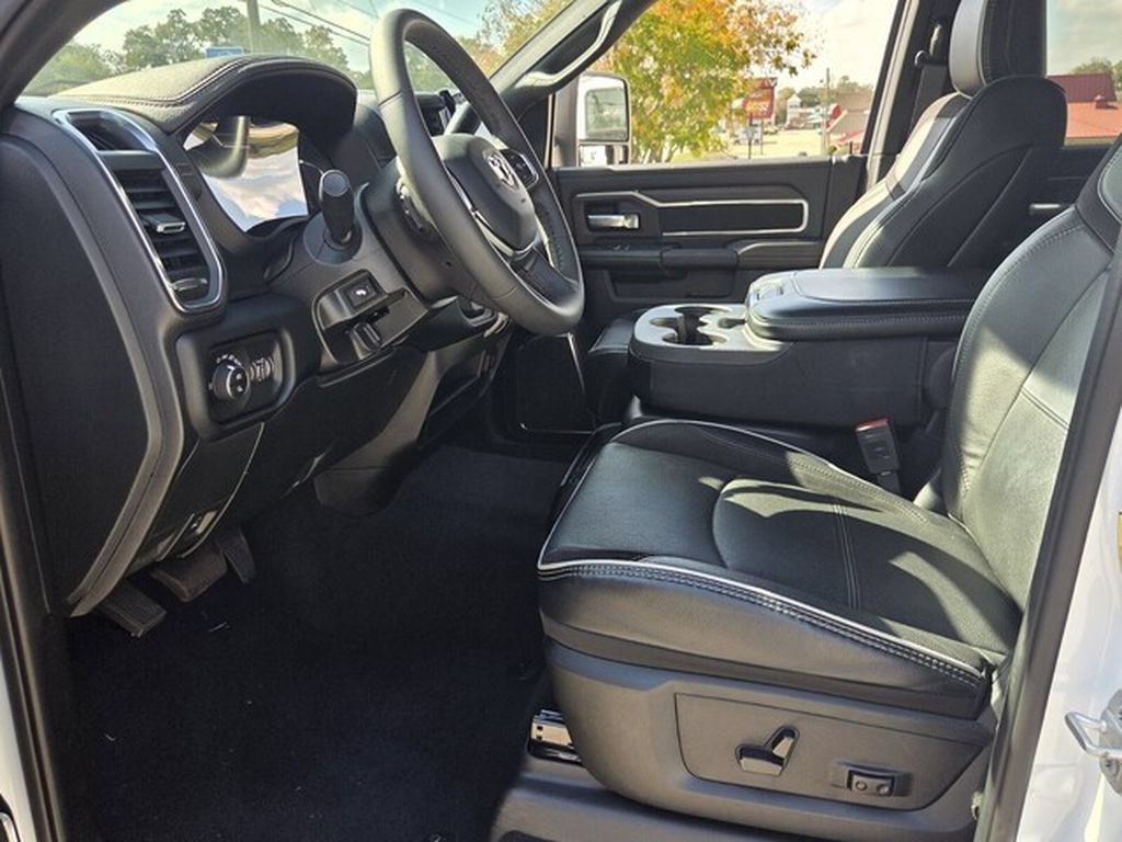 Used 2026 RAM 2500 Laramie AWD/4WD image 3
