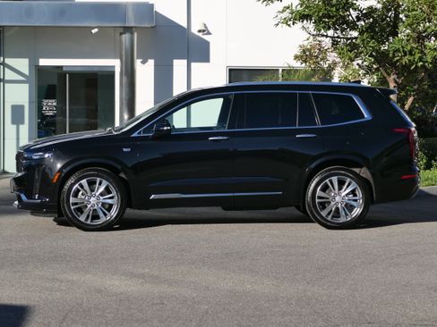 New 2025 Cadillac XT6 Premium Luxury image 2