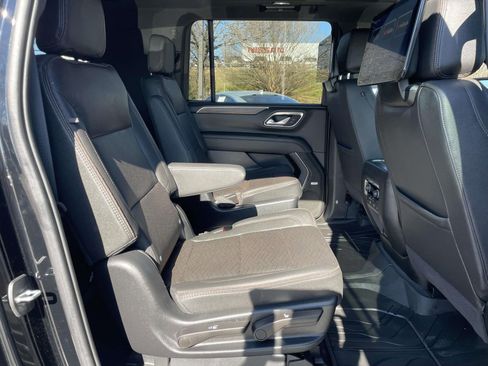 Used 2023 Chevrolet Suburban High Country w/ Advanced Technology Package image 15