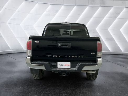Used 2022 Toyota Tacoma TRD Off-Road RWD image 5