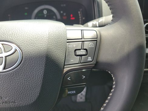 Used 2025 Toyota Camry SE w/ Convenience Package FWD image 20