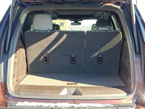 Used 2022 GMC Yukon SLT w/ SLT Luxury Package image 30