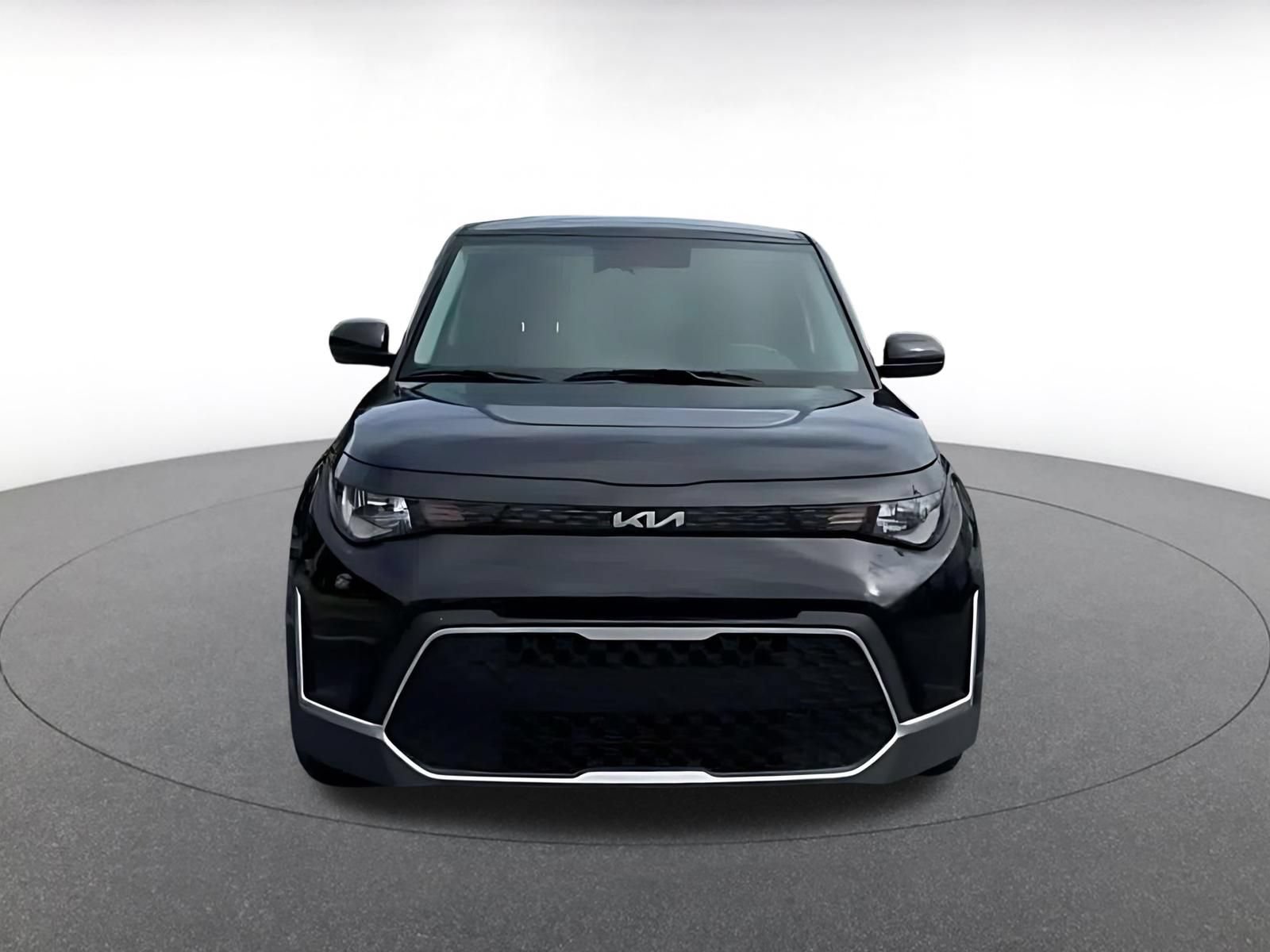 Used 2025 Kia Soul LX w/ LX Technology Package FWD image 4