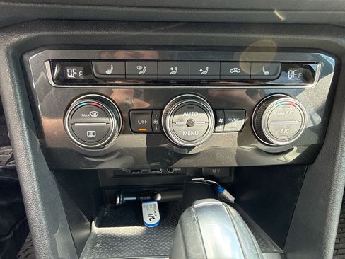 Used 2019 Volkswagen Tiguan SEL image 14